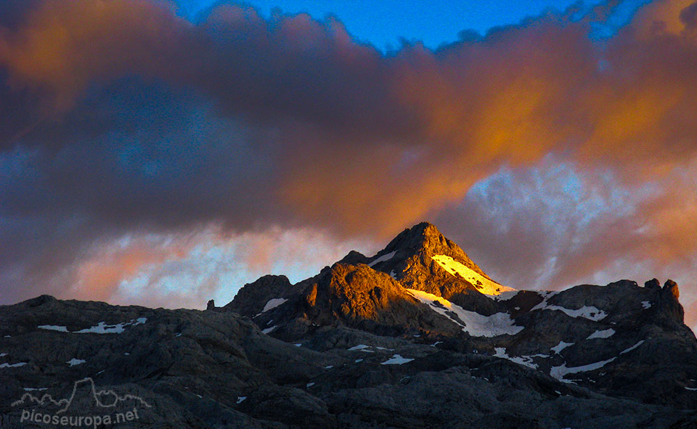 Foto: Al fondo el Pico Tesorero