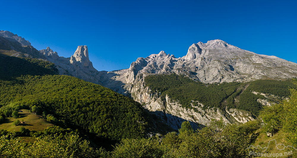 Foto: La zona de Cabrales, Macizo Central de Picos de Europa, Parque Nacional de Picos de Europa, España 