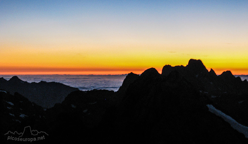 Foto: Puesta de sol desde Peña Vieja, Picos de Europa, Cantabria, España