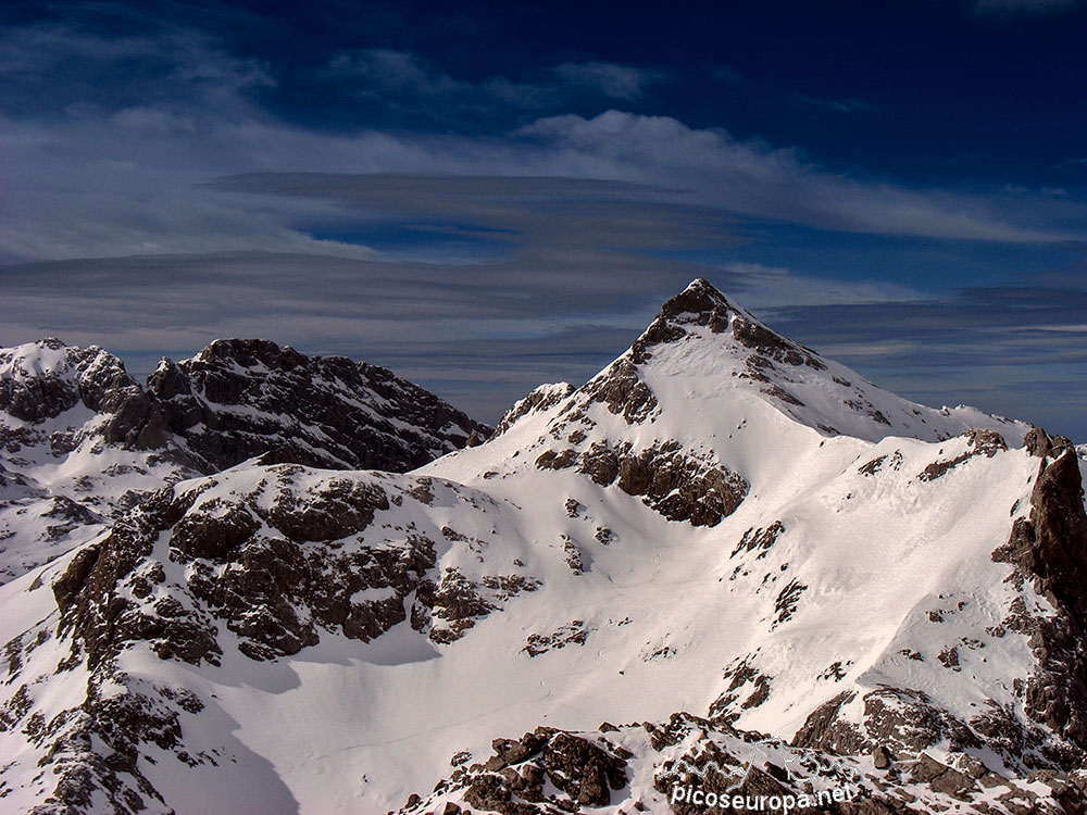 Pico Tesorero desde la Torre de Horcados Rojos