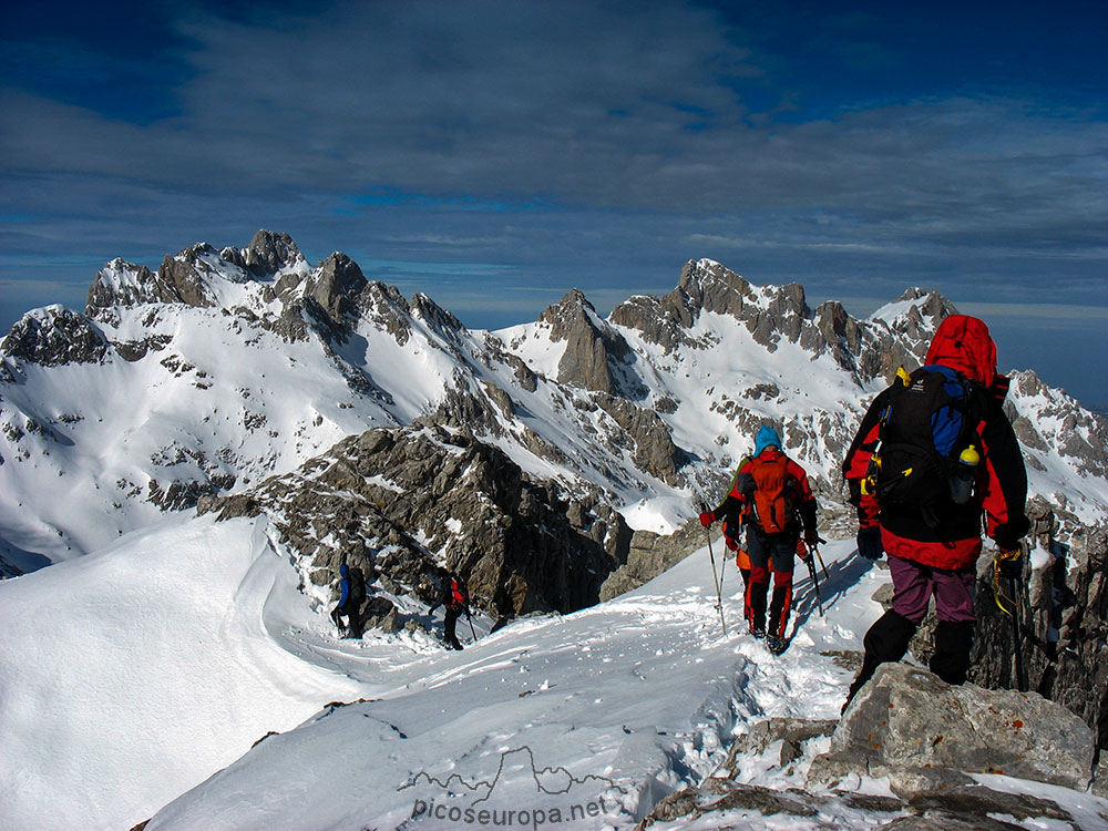 Torre Cerredo y La Pardida desde el Pico de Horcados Rojos