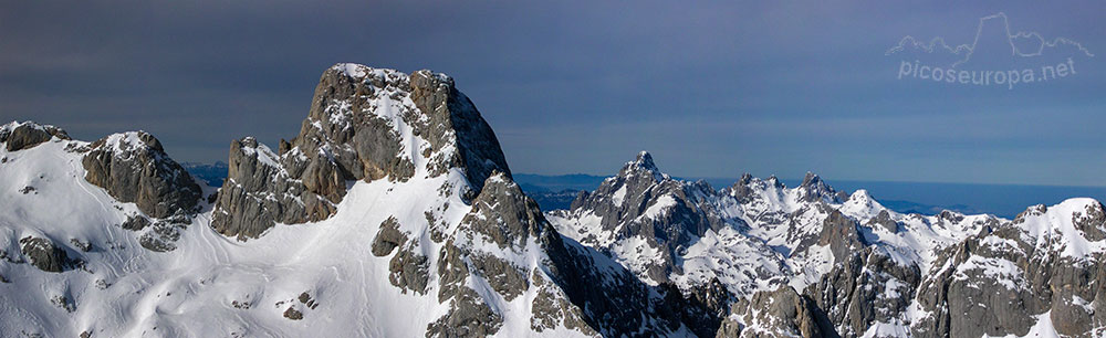 Torre Cerredo desde la Torre de La Pardida, Parque Nacional de Picos de Europa