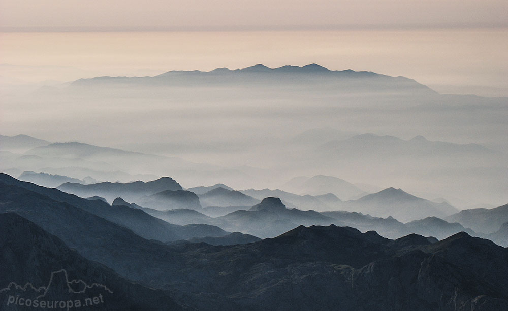 Vista desde la cumbre del Torre Cerredo, Parque Nacional de Picos de Europa