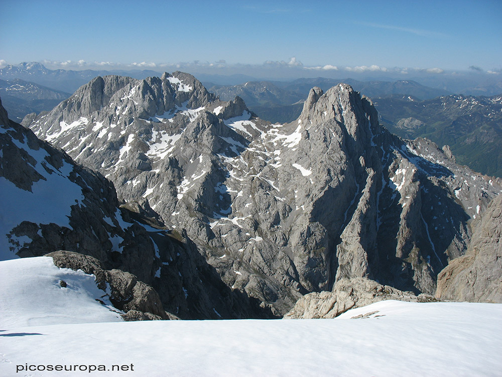 La Torre del Friero y las Peñas de Cifuentes desde la Torre de La Palanca 