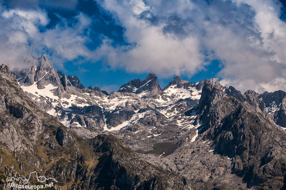 Torrezuela y Llastrales desde proximidades Collado Angón