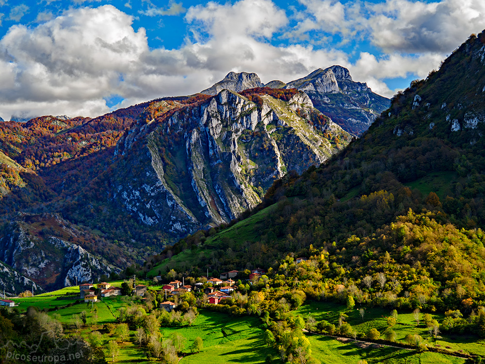 Foto: El pueblo de Argolibio del concejo de Amieva, Asturias.