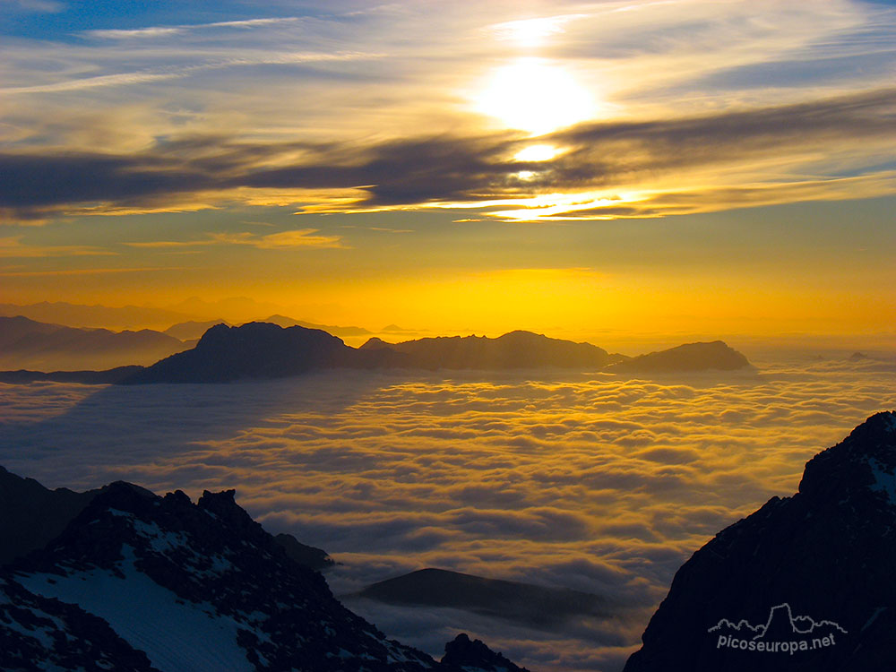 Puesta de sol desde el Mosquil de Cebolleda, Cornion, Picos de Europa, Parque Nacional, Asturias