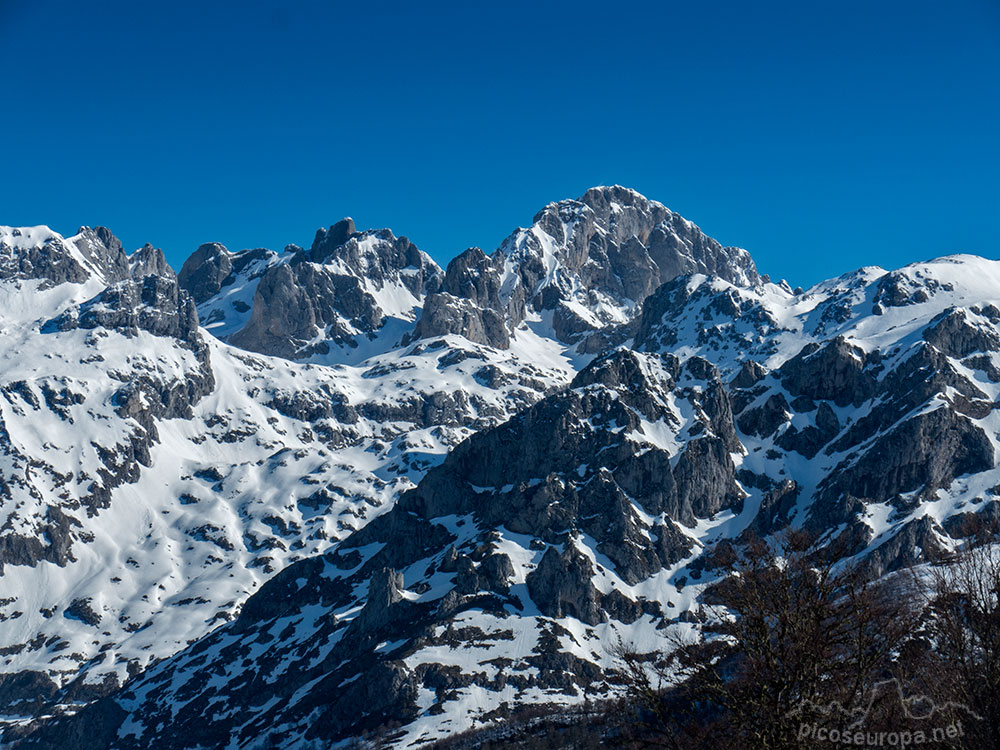 Peña Santa desde la subida al Pico Jario. Picos de Europa