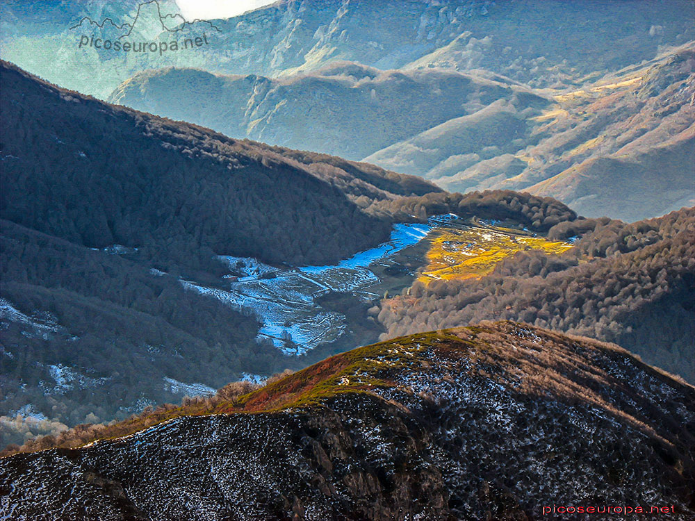 Foto: La Vega de Llos desde el Collado de El Frade, Picos de Europa.