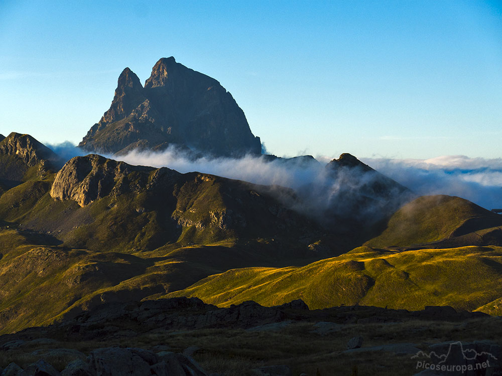 Midi d'Ossau desde el Lago del Anayet