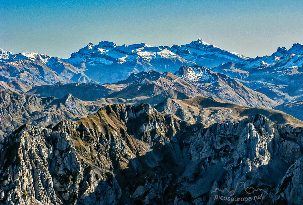 Pico Collarada desde la Mesa de los Tres Reyes, Pirineos
