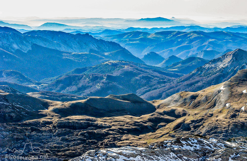 Collado de Linza desde la Mesa de los Tres Reyes, Pirineos