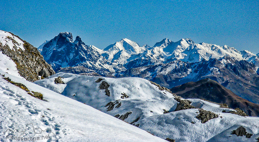 Midi d'Ossau desde la Mesa de los Tres Reyes, Pirineos