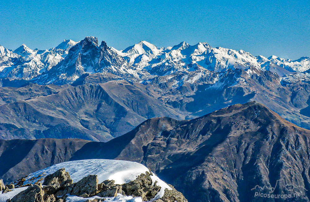 La inconfundible imagen del Midi d'Ossau desde la Mesa de los Tres Reyes, Pirineos