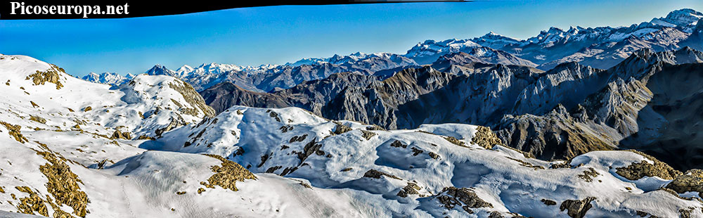 Una panorámica parcial desde la Mesa de los Tres Reyes, Pirineos