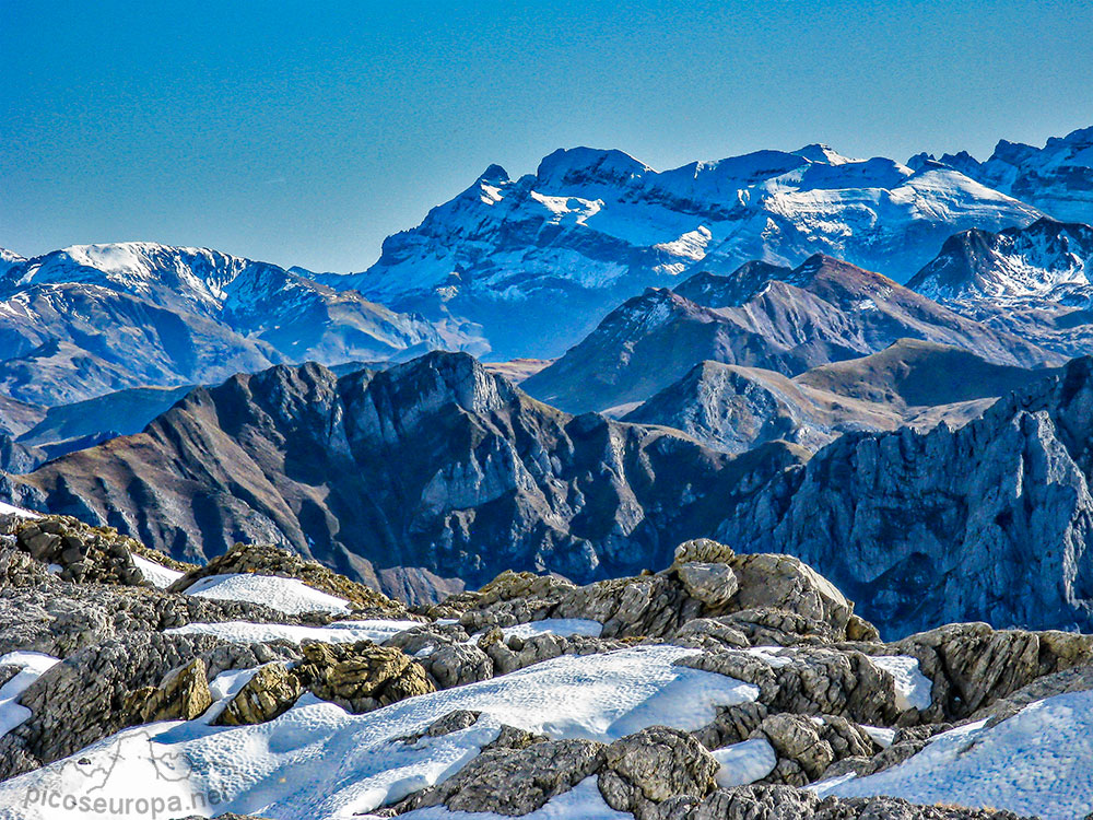 Sierra Telera desde la Mesa de los Tres Reyes, Pirineos