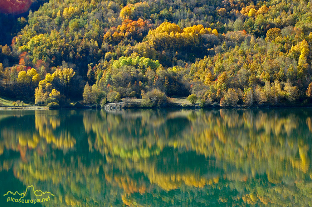 Otoño en el lago de Eriste, Valle de Benasque, Pirineos de Huesca, Aragón