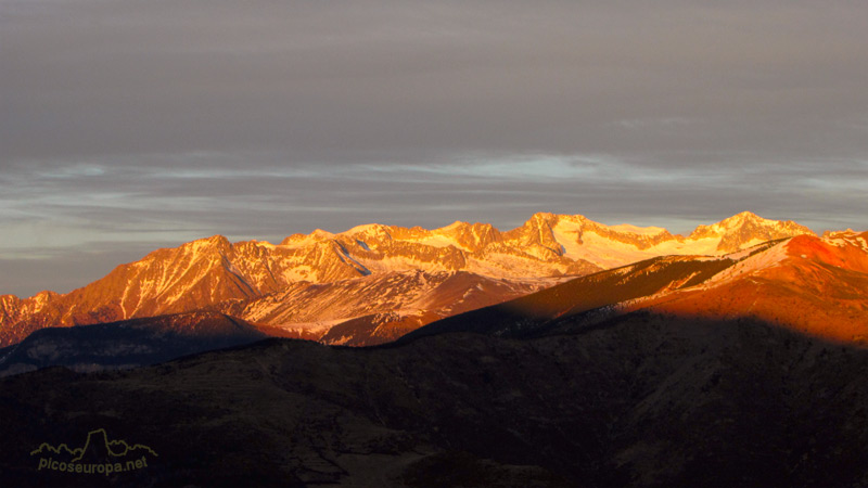 Foto: Amanecer desde la Sierra de Chia, Pirineos de Huesca, Valle de Benasque