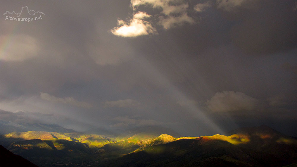 Valle de Benasque desde el Collado de Sahún en la Sierra de Chia, Pirineos de Huesca