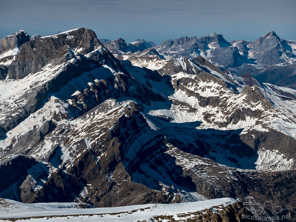 Aspe, Lecherines, Gamueta, Acherito desde el Pico Collarada Pirineos de Huesca, Aragón