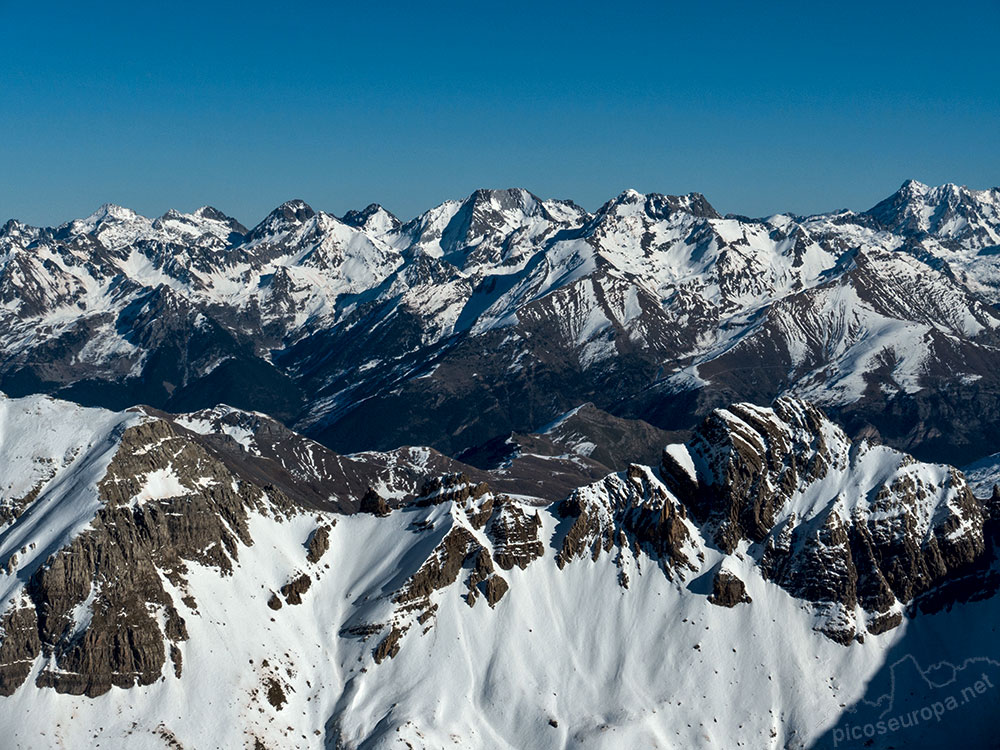 Infiernos y Vignemale desde Pico Collarada, Pirineos de Huesca, Aragón