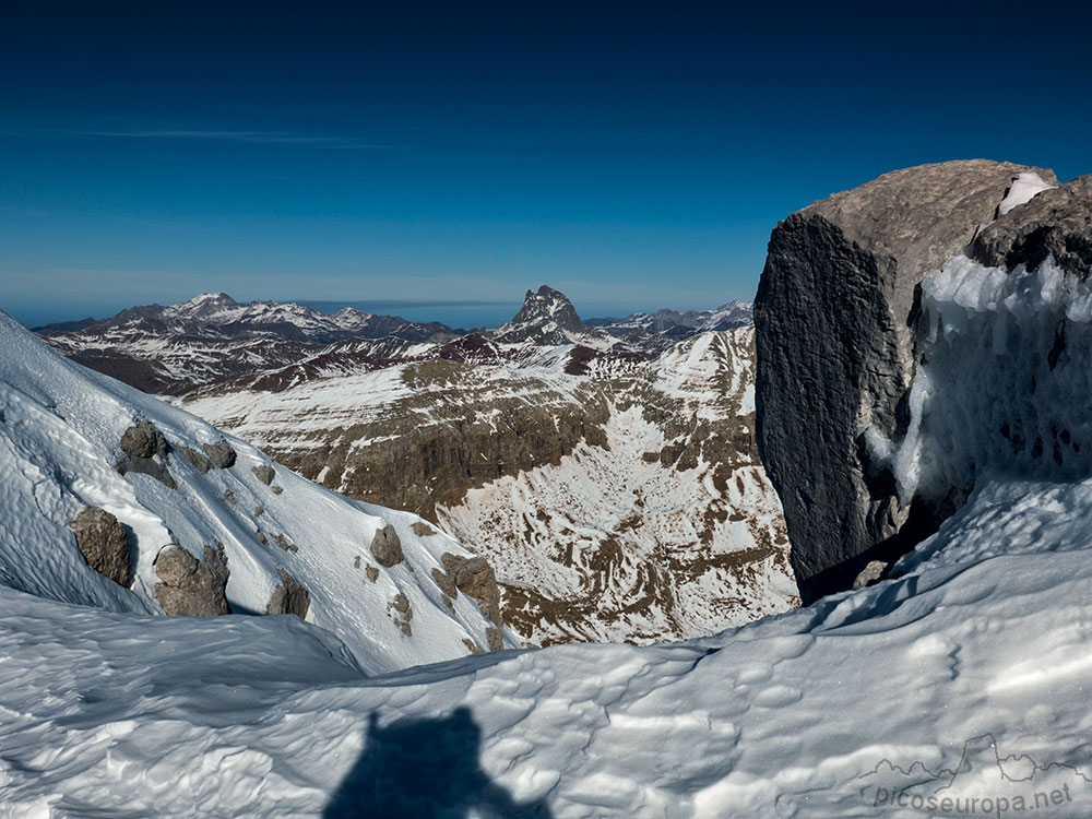 Midi d'Ossau desde Peña Collarada, Pirineos de Huesca, Aragón