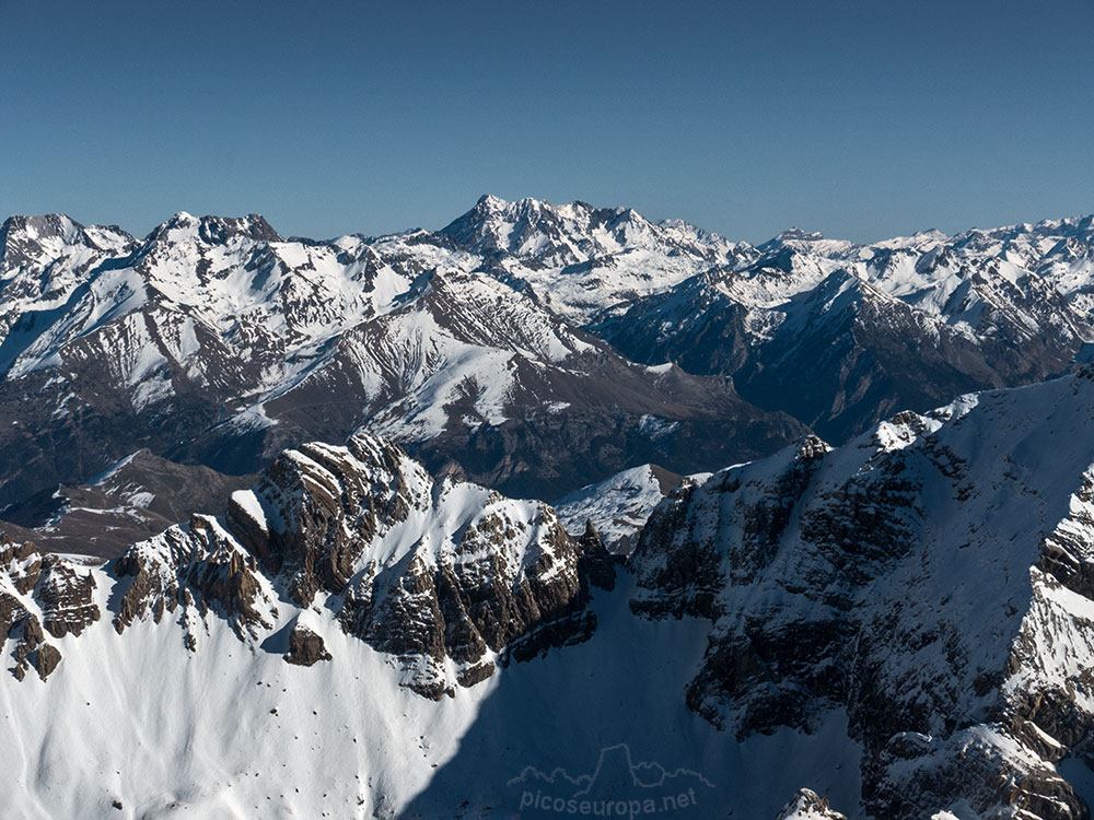 Vignemale desde el Pico Collarada Pirineos de Huesca, Aragón