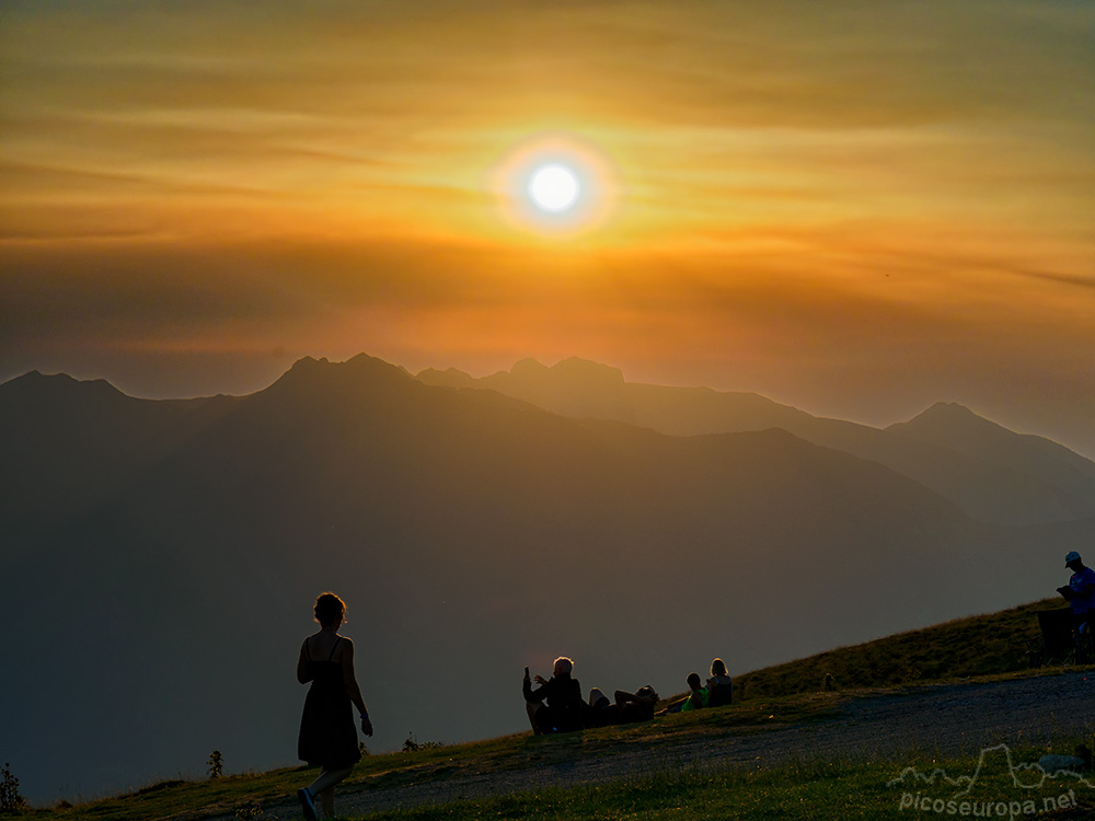 Foto: Puesta de sol desde Col de Aubisque, Gourette, Pirineos, Francia