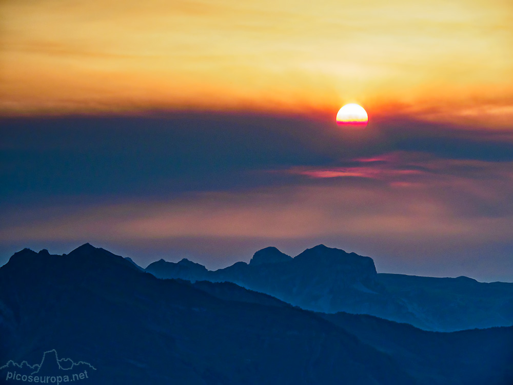 Foto: Puesta de sol desde Col de Aubisque, Gourette, Pirineos, Francia