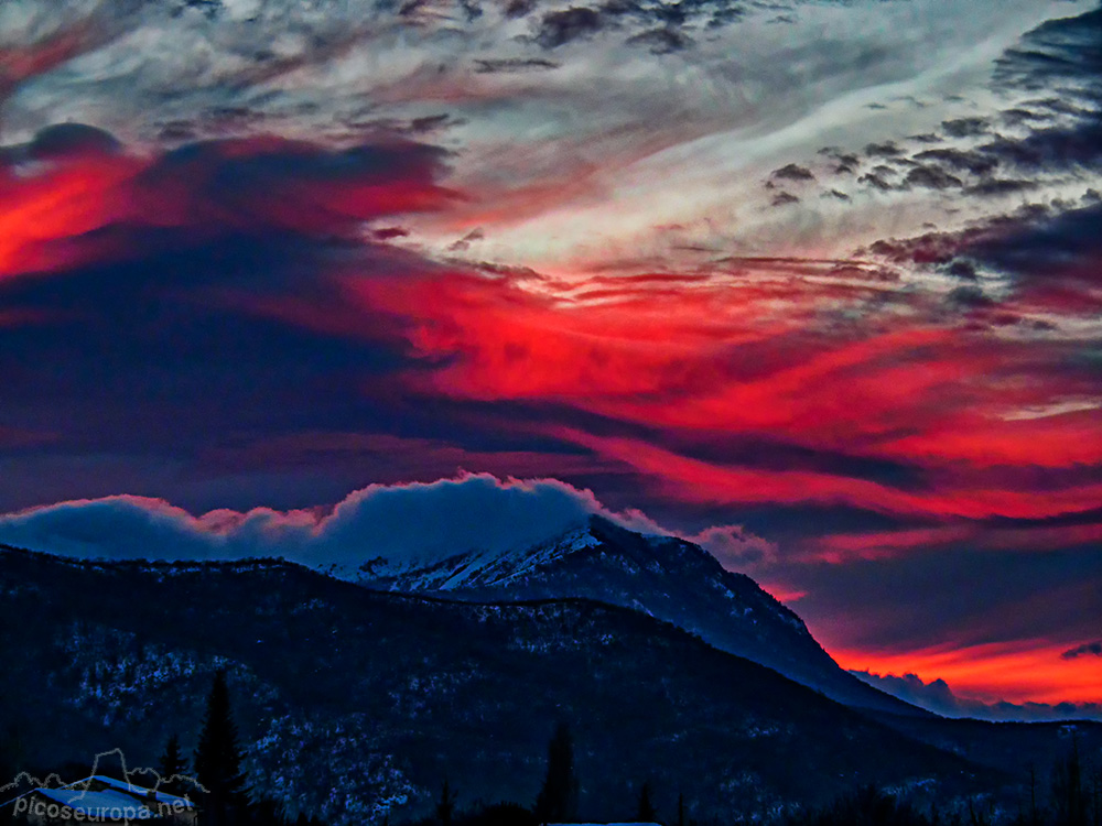 Foto: Una puesta de sol desde las cercanías de Jaca, Pirineos de Huesca.