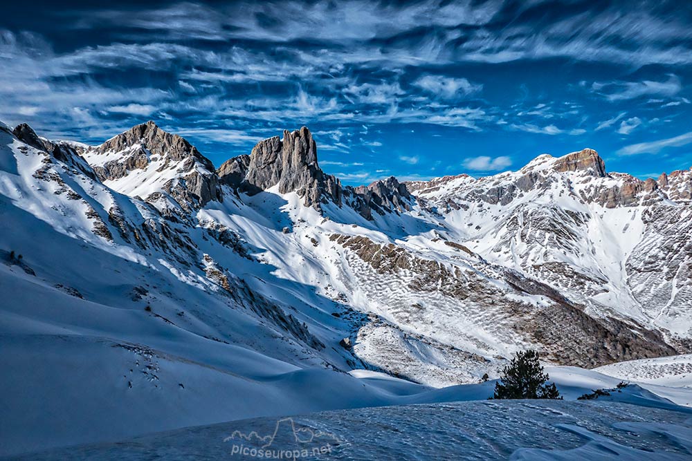 Foto: El circo de Lescun desde el Lago de Ansabere, Pirineos, Francia