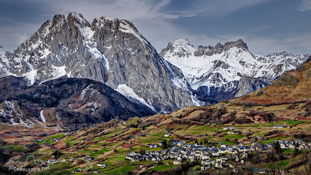 Foto: Lescún con Le Billare por detrás, Pirineos, Francia