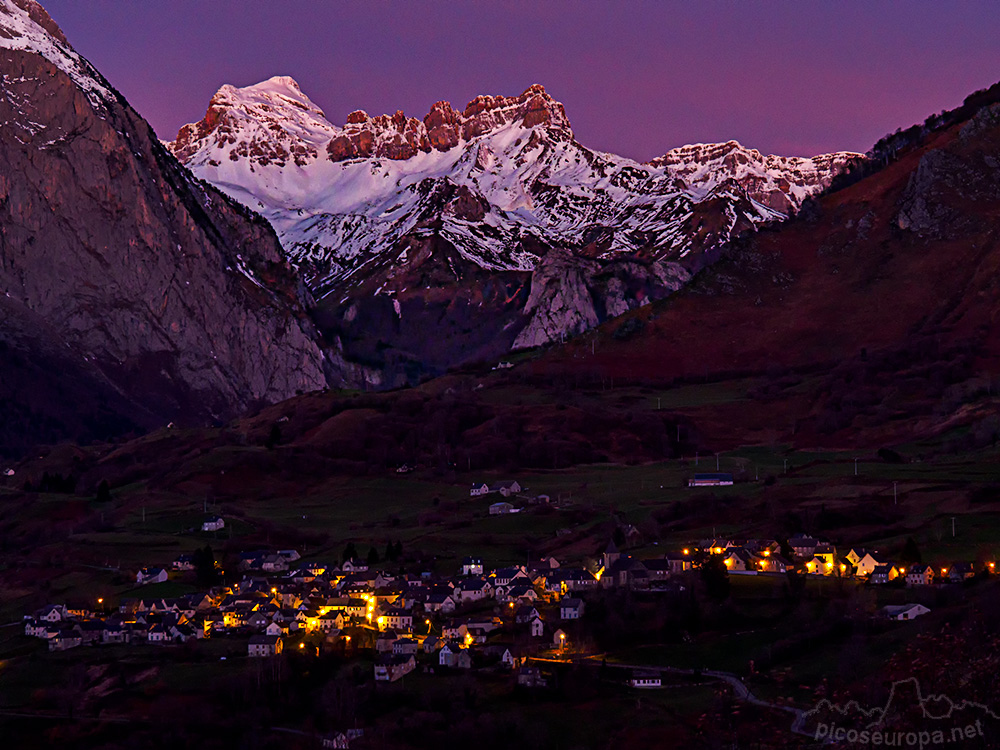 Foto: El pueblo de Lescún con el Pic d'Anie por detrás, Circo de Lescún, Pirineos, Francia