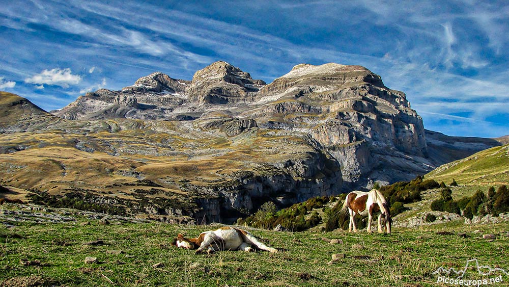 Foto: Las Tres Sorores, Cañon de Añisclo, Pirineos de Huesca, Aragon, Parque Nacional de Ordesa y Monte Perdido