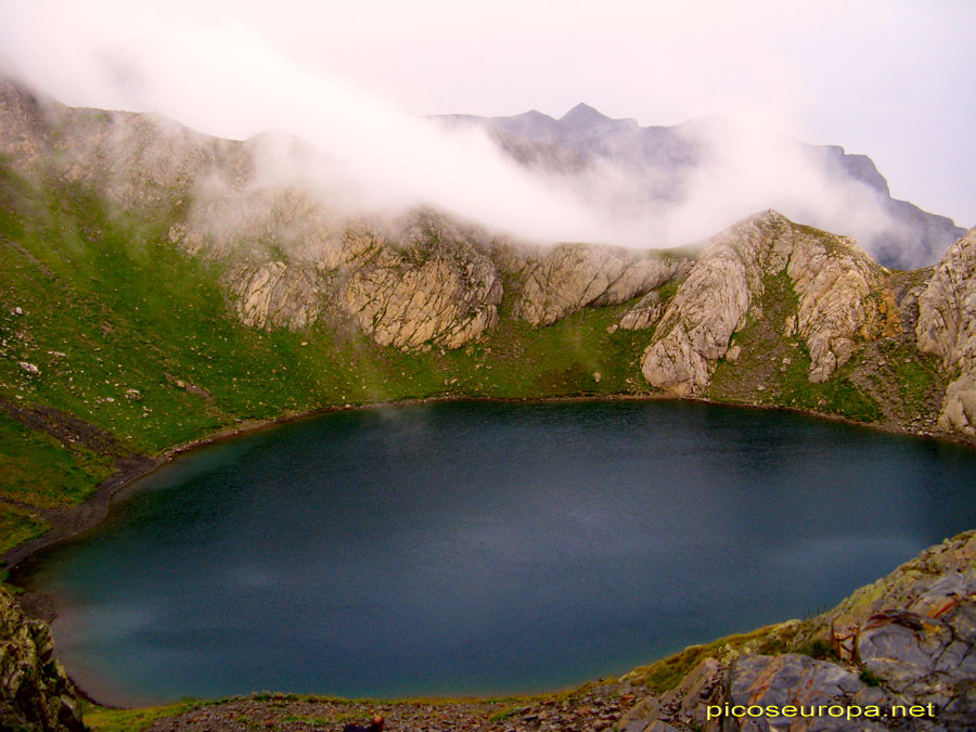 Ibon de Bernatuara, Bujaruelo, Ordesa, Pirineos de Huesca, Aragon