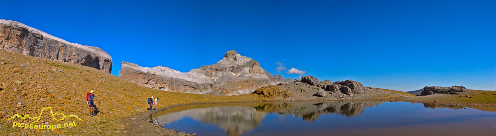 La Brecha de Rolando desde la Sierra de las Cutas, Pirineos de Huesca, Aragon, Parque Nacional de Ordesa y Monte Perdido