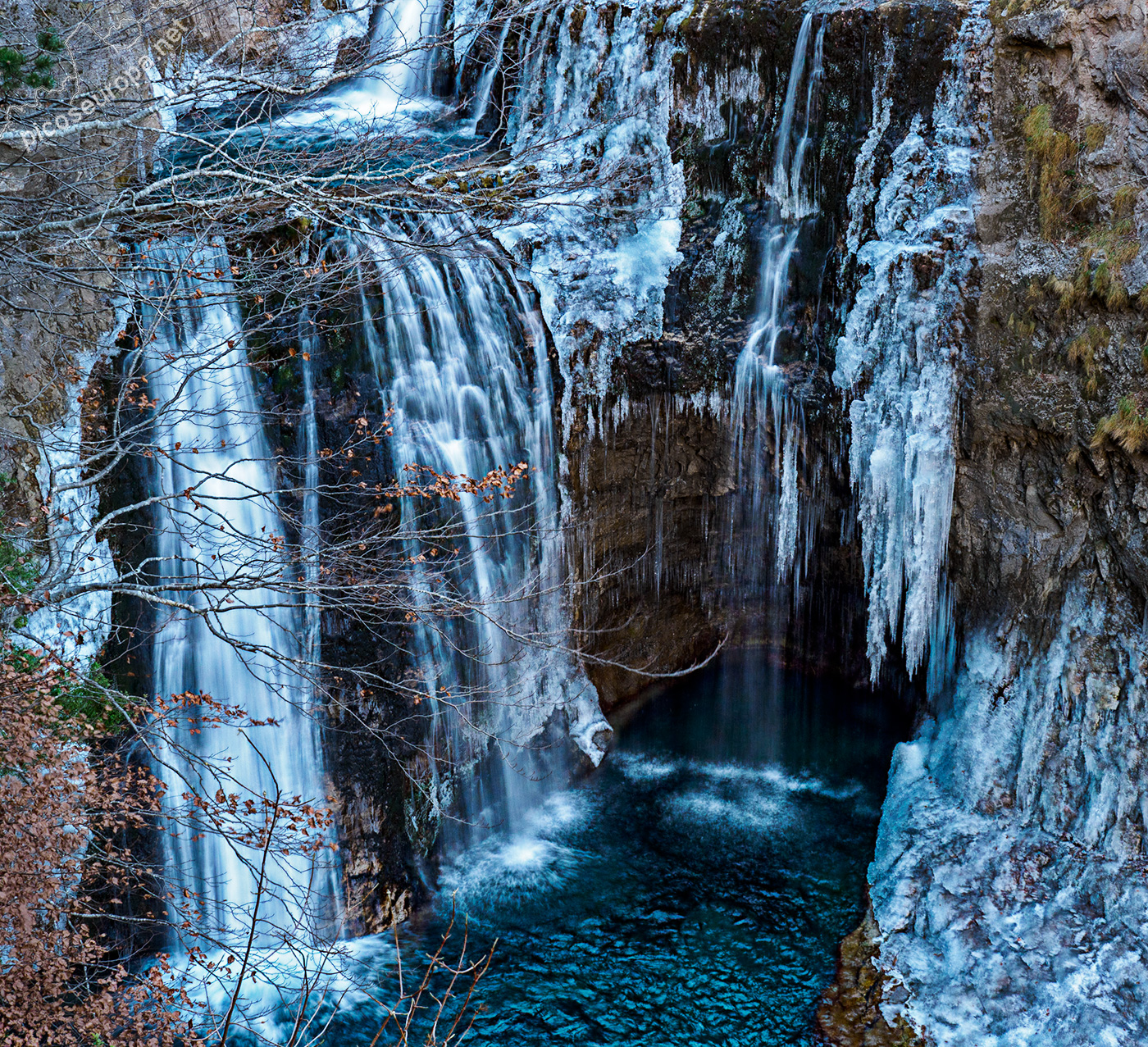 Cascada de la Cueva, Parque Nacional de Ordesa, Pirineos de Huesca, Aragón.