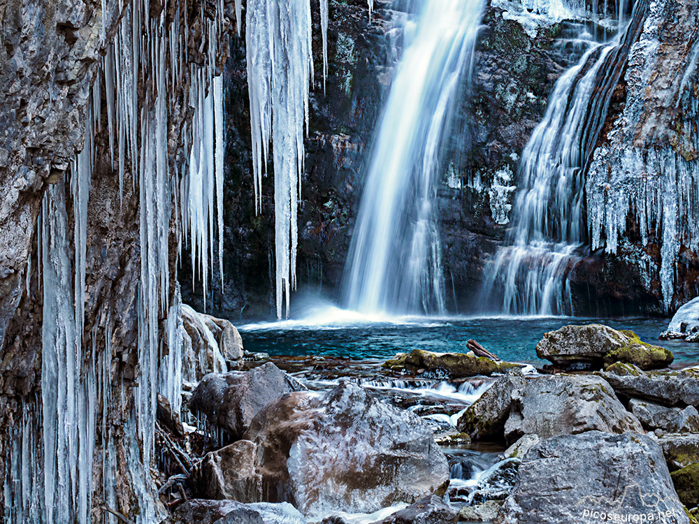 Foto: Cascada del Estrecho en Parque Nacional de Ordesa, Pirineos de Huesca.