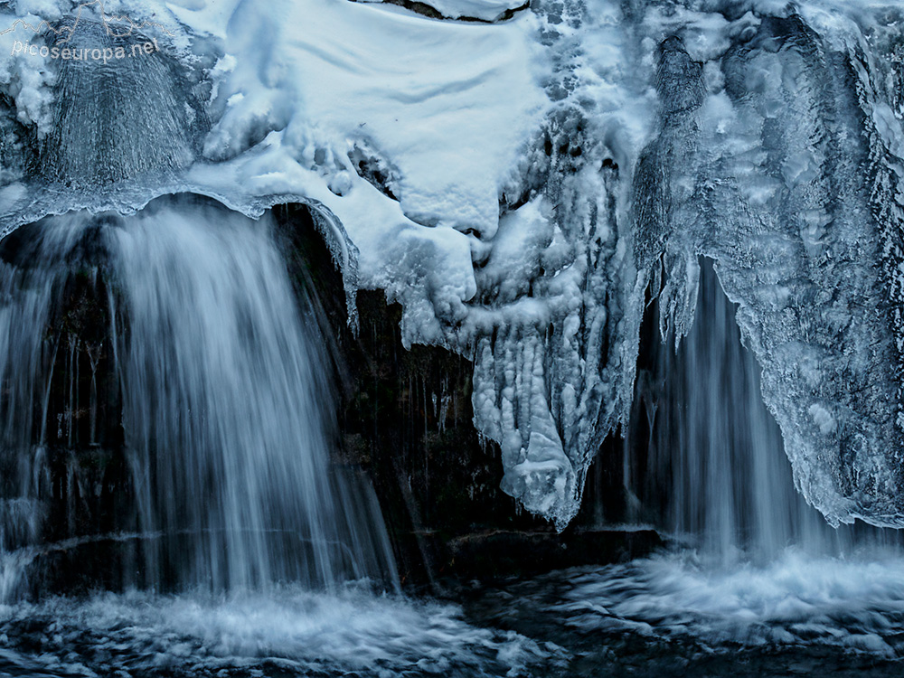 Foto: El hielo suele hacer formas muy curiosas y bellas al congelar el agua, en este caso es un detalle de unos de los saltos de las Gradas de Soaso, Ordesa, Pirineos de Huesca.