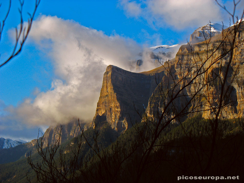 Foto: Tozal de Mallo desde la Pradera de Ordesa, Pirineos de Huesca, Aragon, Parque Nacional de Ordesa y Monte Perdido