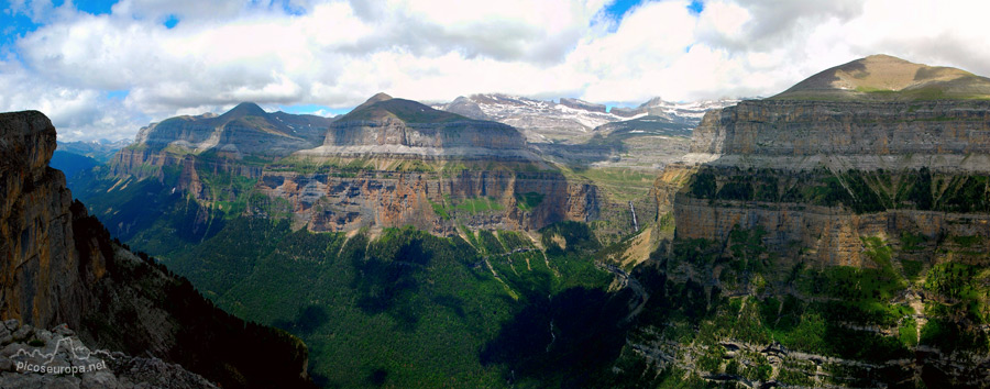 Punta Gallinero y Cascada de Cotatuero, Pirineos de Huesca, Aragon, Parque Nacional de Ordesa y Monte Perdido