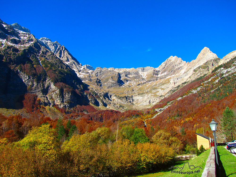 Foto: El parador Nacional de Pineta, Pirineos de Huesca, Aragon, Parque Nacional Ordesa y Monte Perdido