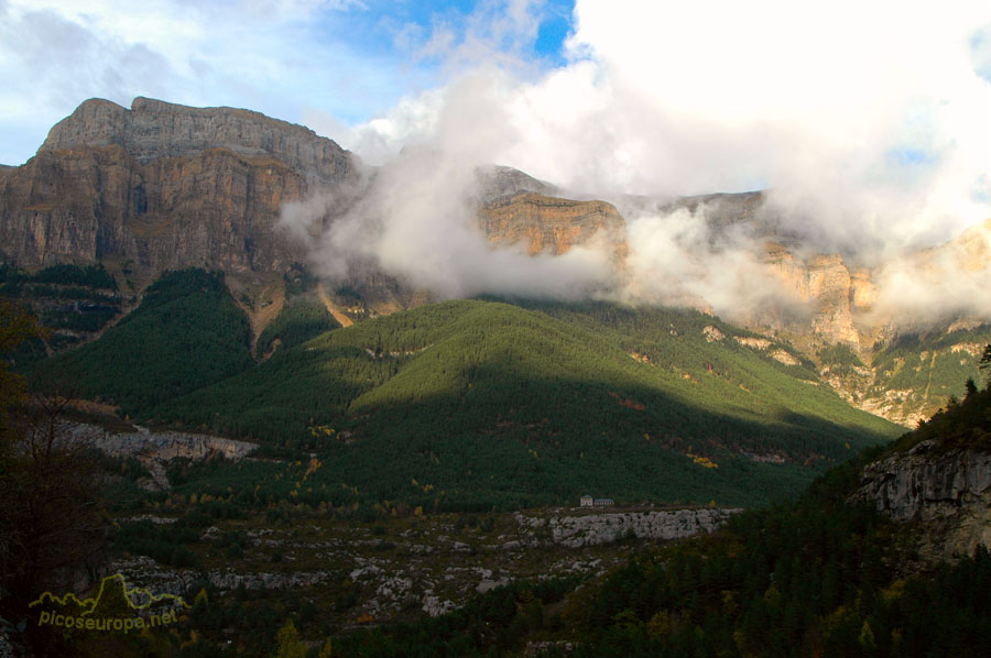 Foto: Muralla de Mondarruego, Pirineos de Huesca, Aragon, Parque Nacional de Ordesa y Monte Perdido