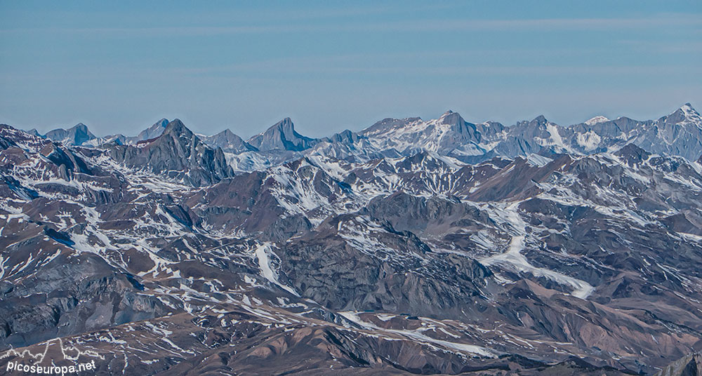 Mesa de los Tres Reyes desde el Tendeñera, Pirineos