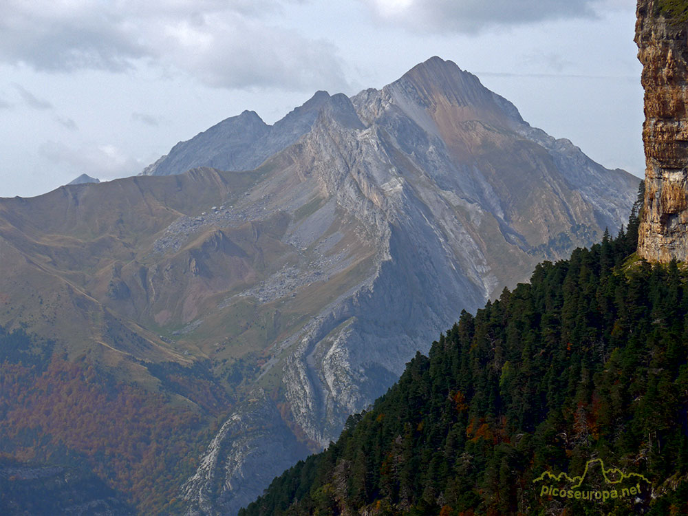 Foto: Pico Otal o Peña Arañonera desde el Circo de Salarons en Ordesa, Pirineos de Huesca