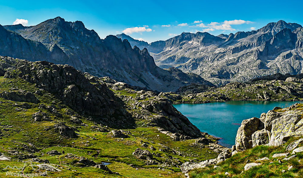 Estany Monges, Parque Nacional de Aigües Tortes y Sant Maurici, Pirineos, Catalunya.