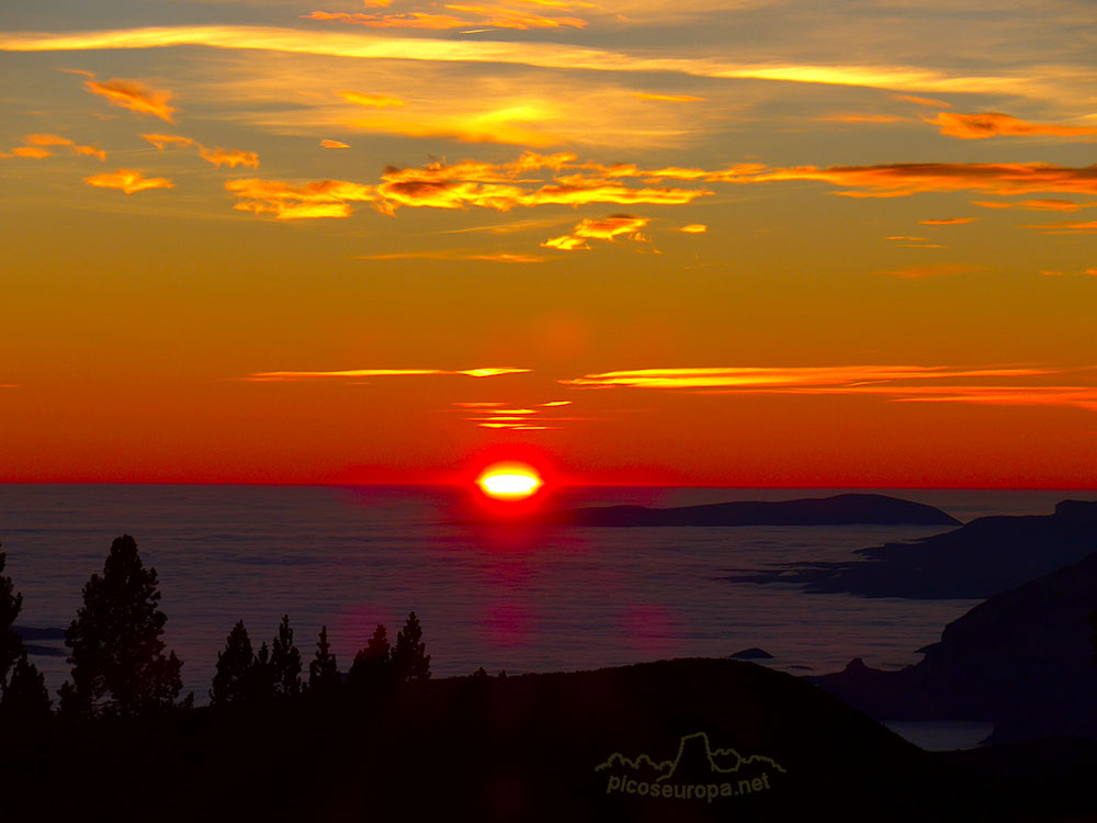 Puesta de sol desde el collado situado bajo el Cap de Saulo, Pre Pirineos de Lleida, Catalunya