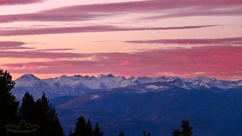 Pirineos desde la Ruta del Refugio de Arp, pistas esqui fondo Tuixent, Pre Pirineos de Lleida, Catalunya