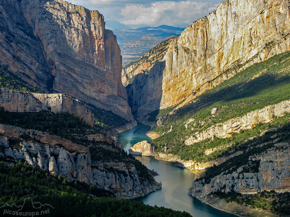 Congost de Mont-Rebei, Pre Pirineos entre Aragón y Catalunya