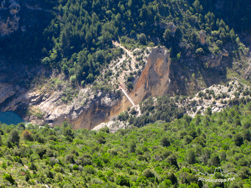 Pasarela sobre el rio Noguera Ribagorzana, Serra del Montsec, Pre Pirineos